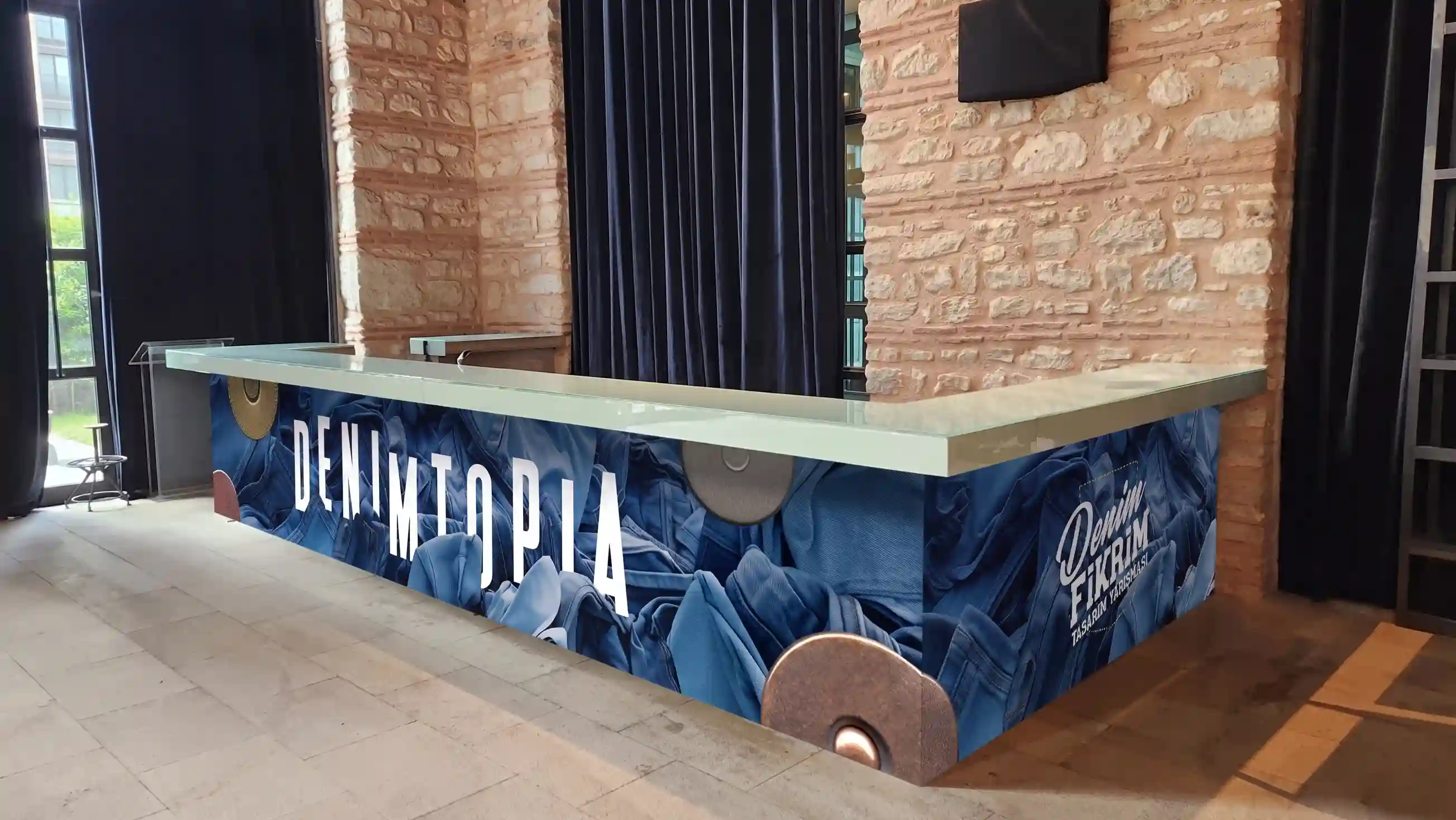 Denim Fikrim 2024 gala bar mockup